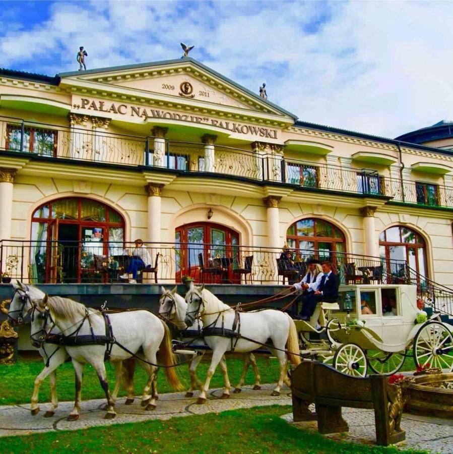 Uzdrowisko Sanatorium Augustow Palac Na Wodzie Falkowski المظهر الخارجي الصورة